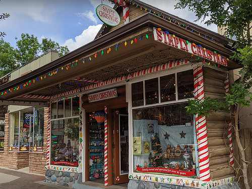 Shopping in Estes Park ... a favorite of visitors!