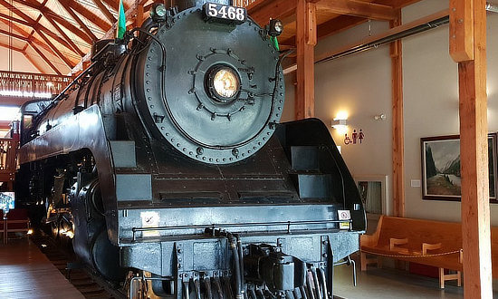 Steam engine 5468 on display inside the Revelstone Railway Museum in British Columbia