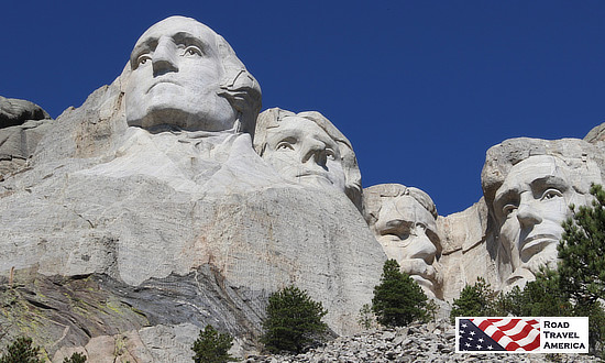 Stone figures of George Washington, Thomas Jefferson, Theodore Roosevelt and Abraham Lincoln carved in the rock on Mount Rushmore